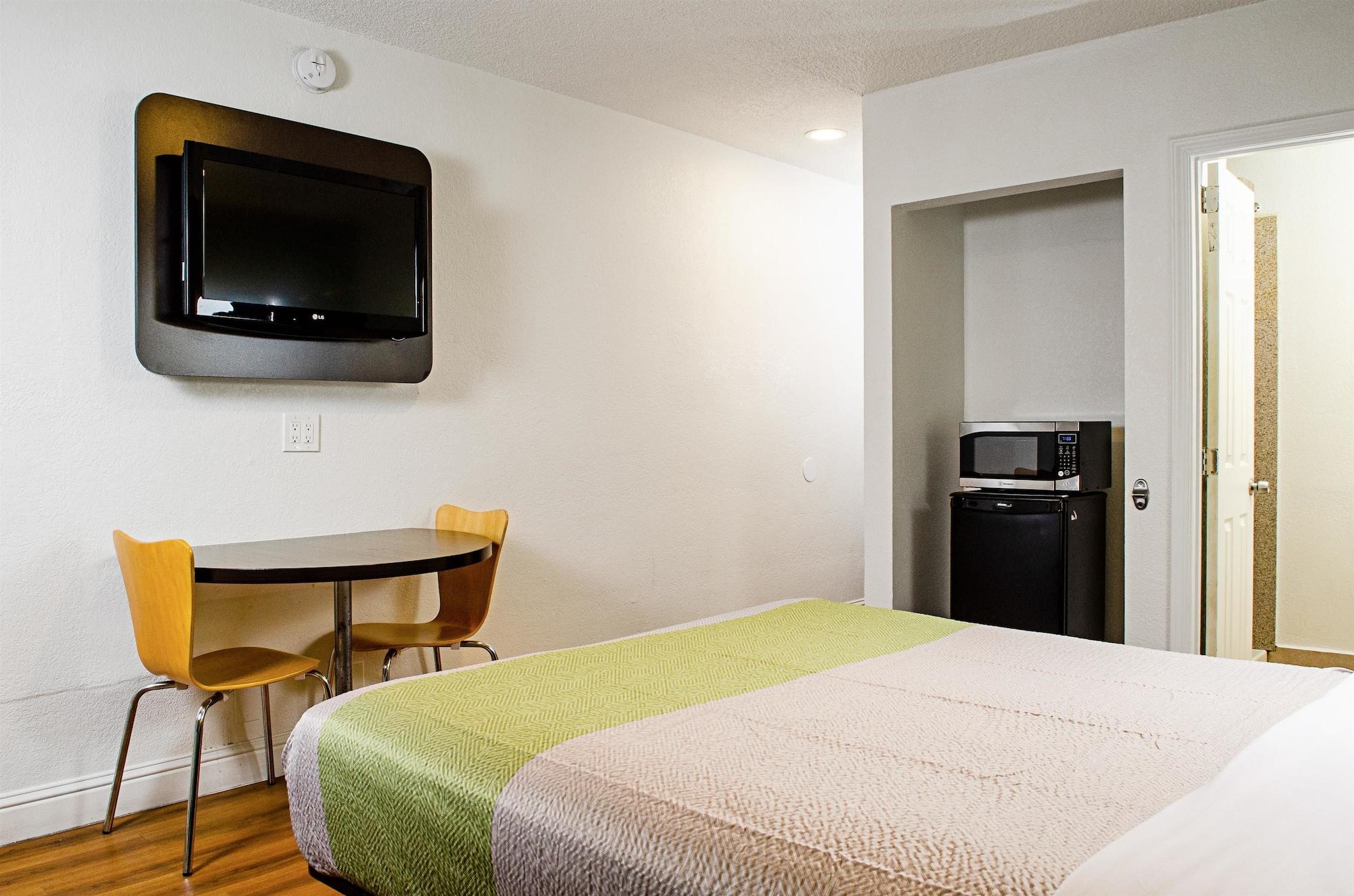 Motel 6-Modesto, Ca - Downtown Esterno foto