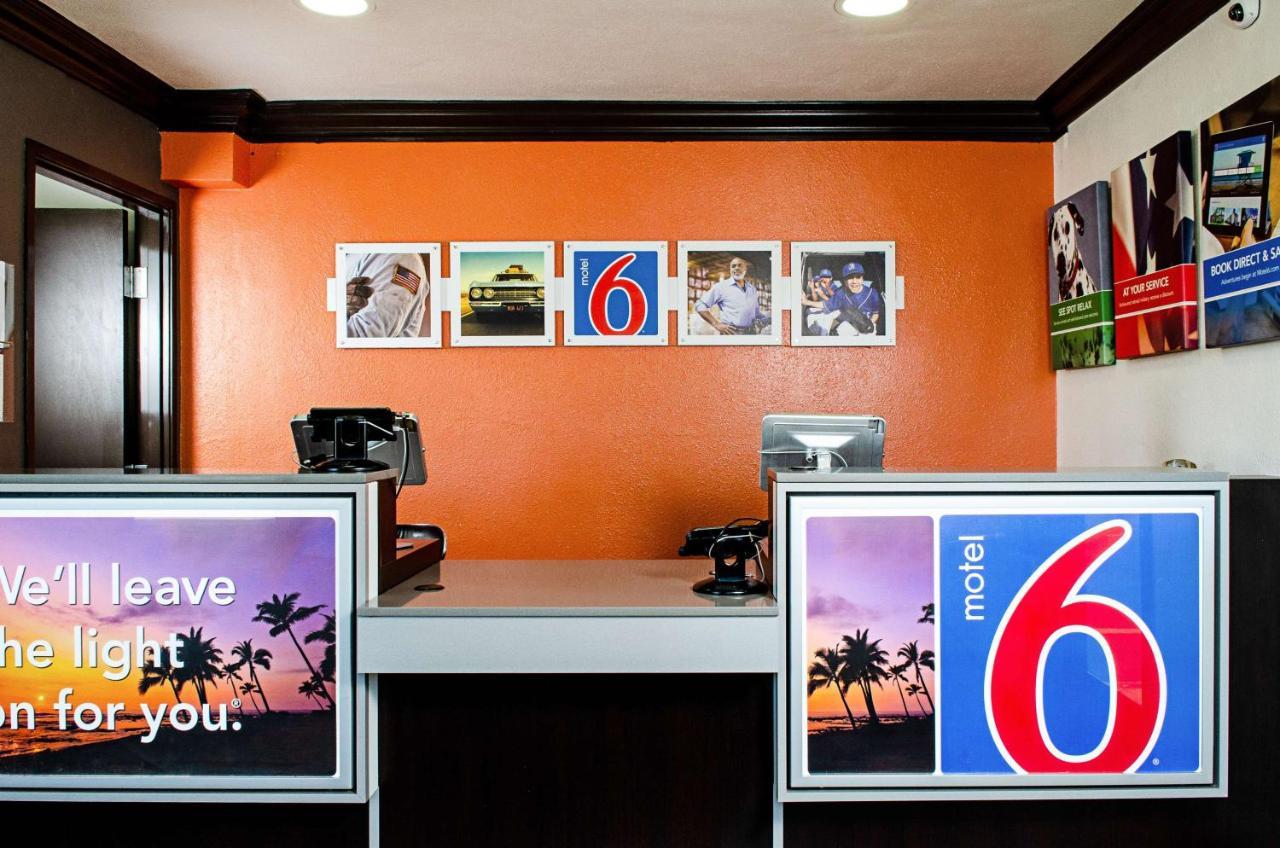 Motel 6-Modesto, Ca - Downtown Esterno foto