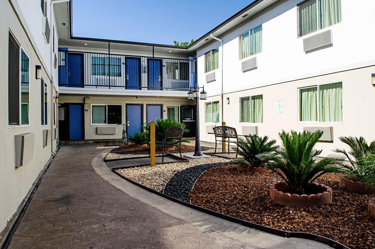 Motel 6-Modesto, Ca - Downtown Esterno foto