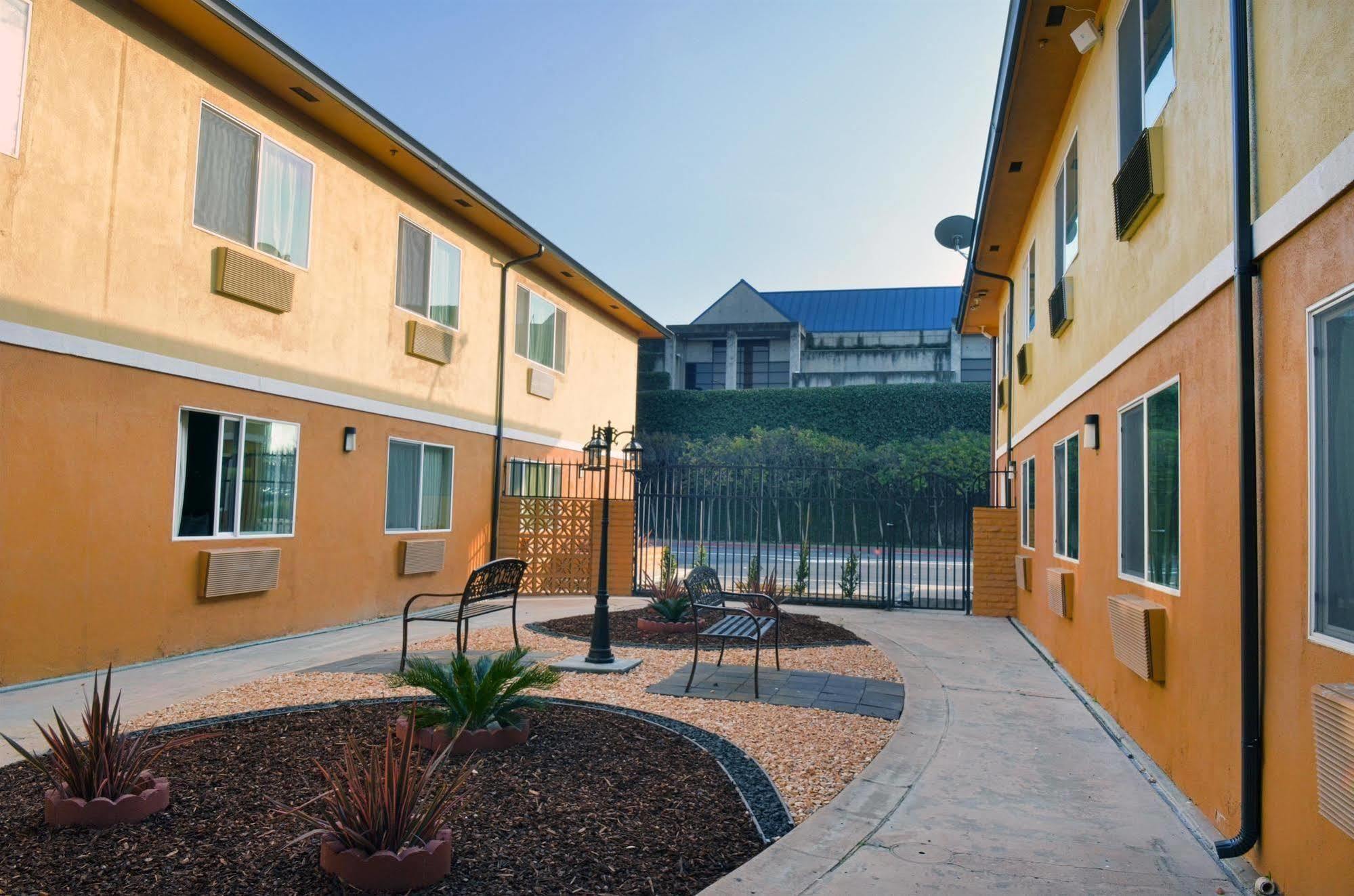 Motel 6-Modesto, Ca - Downtown Esterno foto